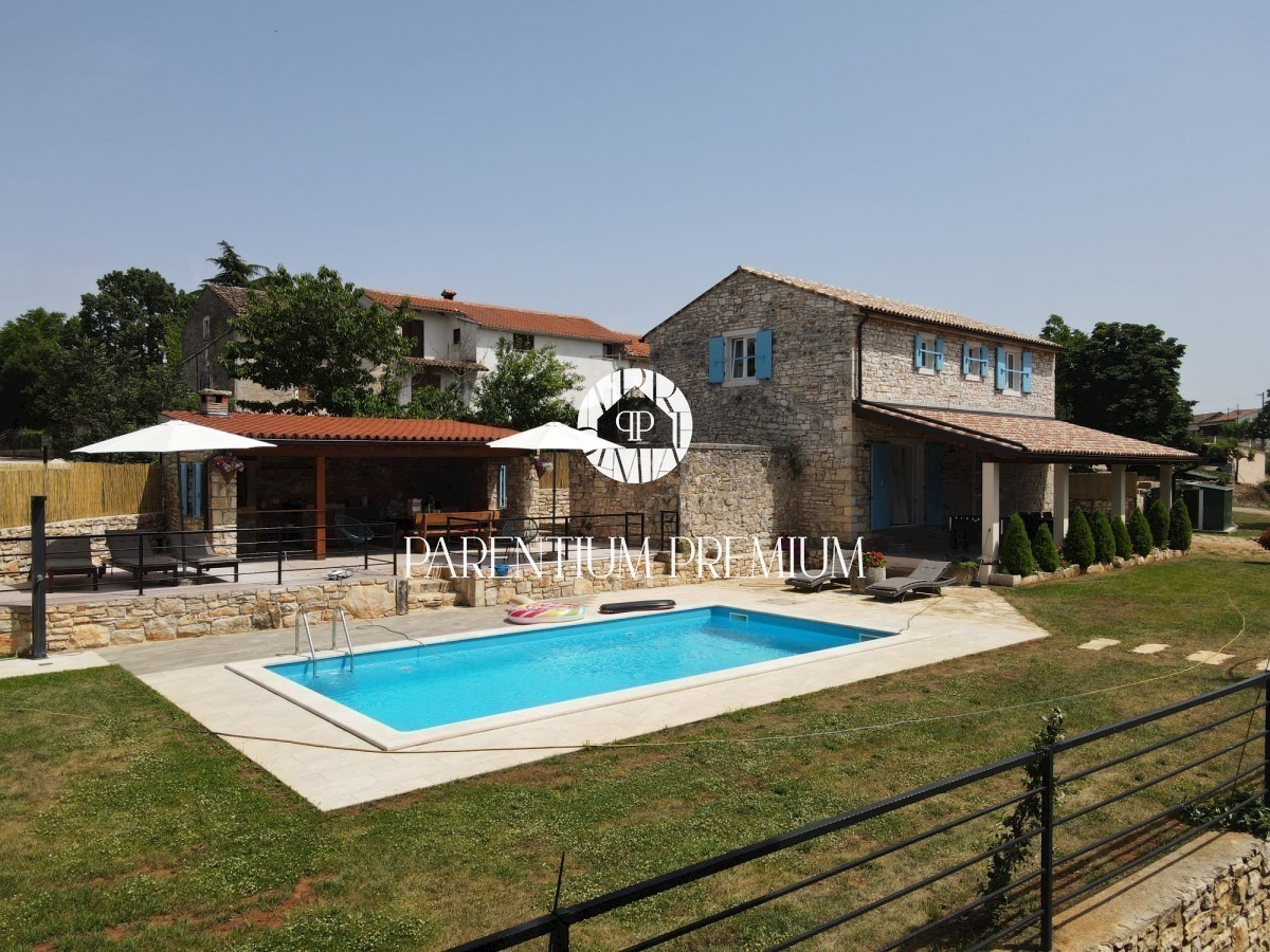 Renovirana kamena kuća sa puno zemljišta