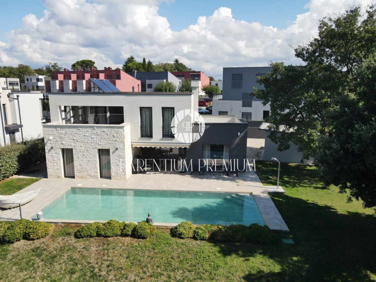 Moderne Villa 2 km vom Stadtzentrum und dem Meer entfernt