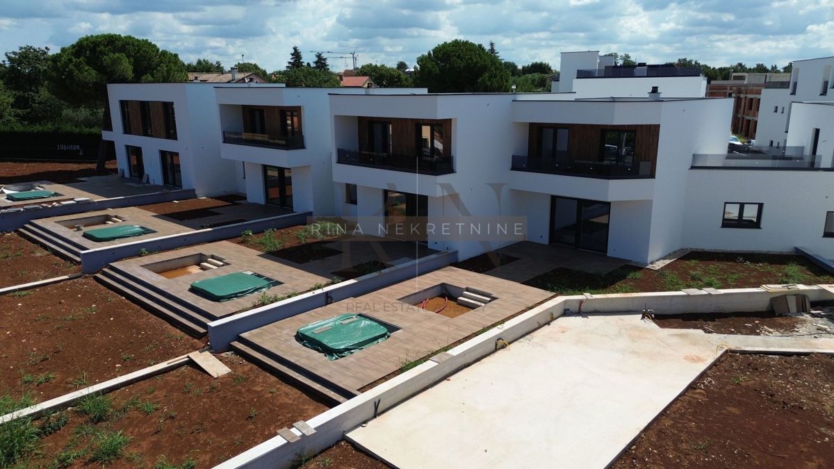 ISTRA - POREČ - VILLE SA POGLEDOM NA MORE I CENTAR POREČA!