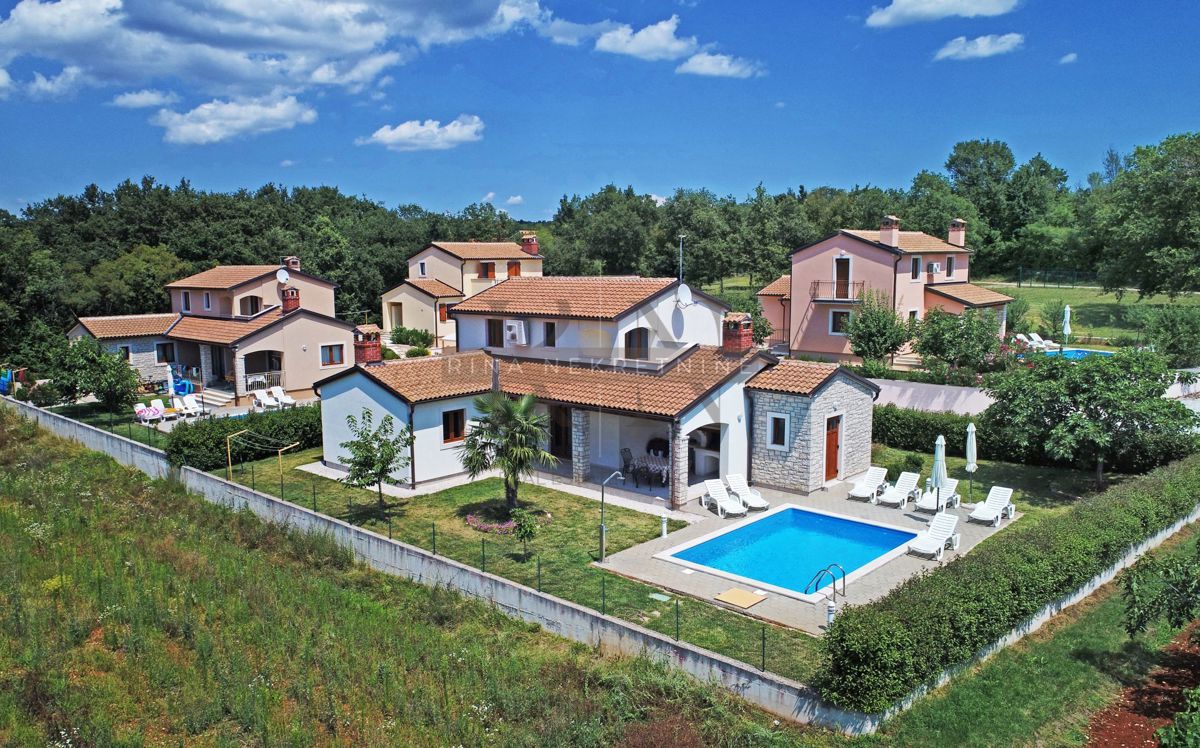 ISTRA, POREČ – OKOLICA POREČA, Obiteljska kuća 140 m², bazen, priroda