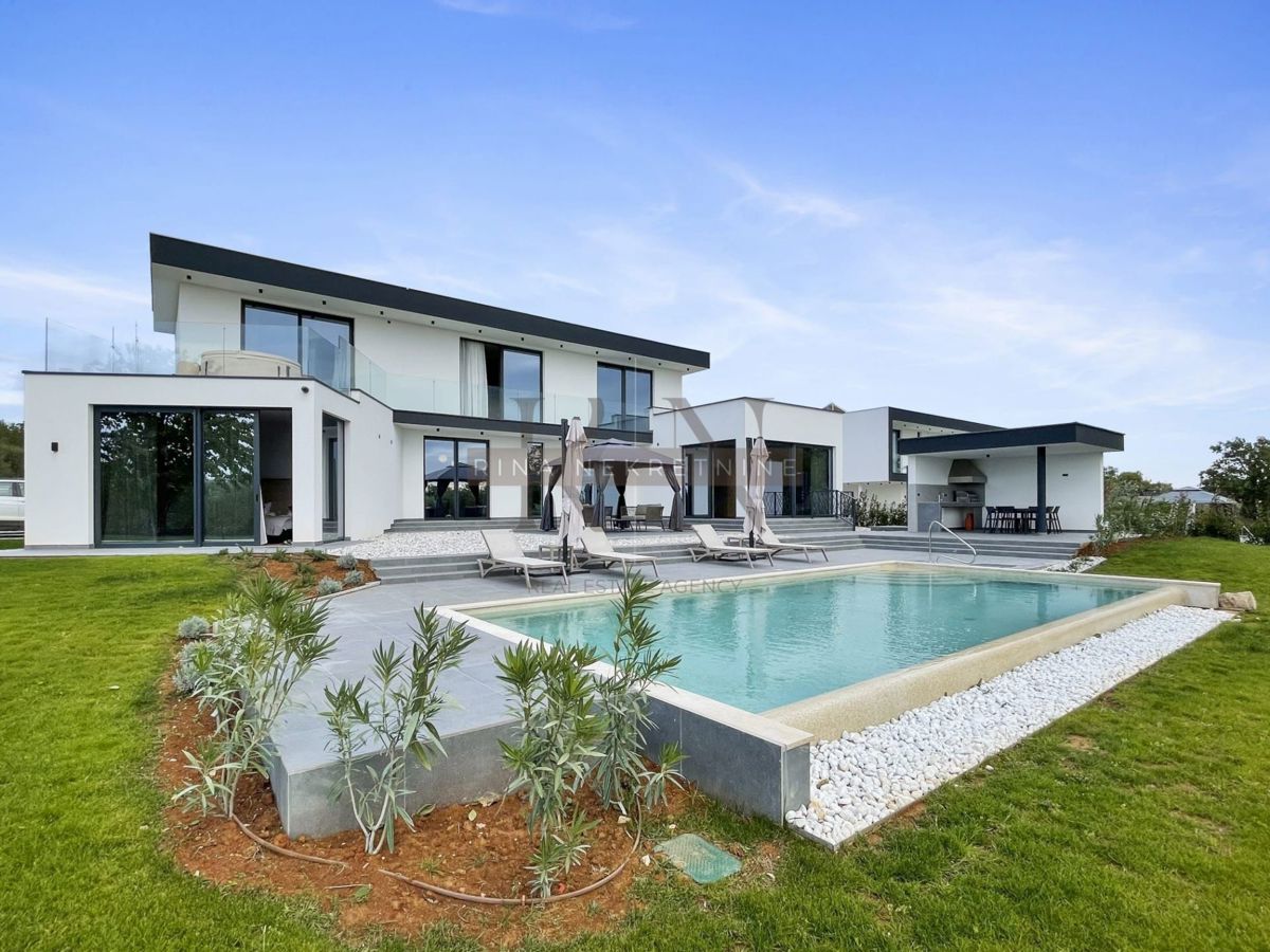 ISTRA - POREČ - LUKSUZNA VILLA OKRUŽENA MASLINAMA, MOREM I POGLEDOM NA ALPE!