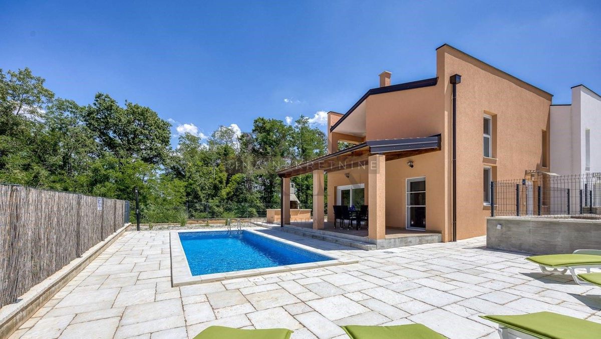 ISTRA – POREČ | DVIJE KUĆE S BAZENIMA – IDEALNA INVESTICIJA!