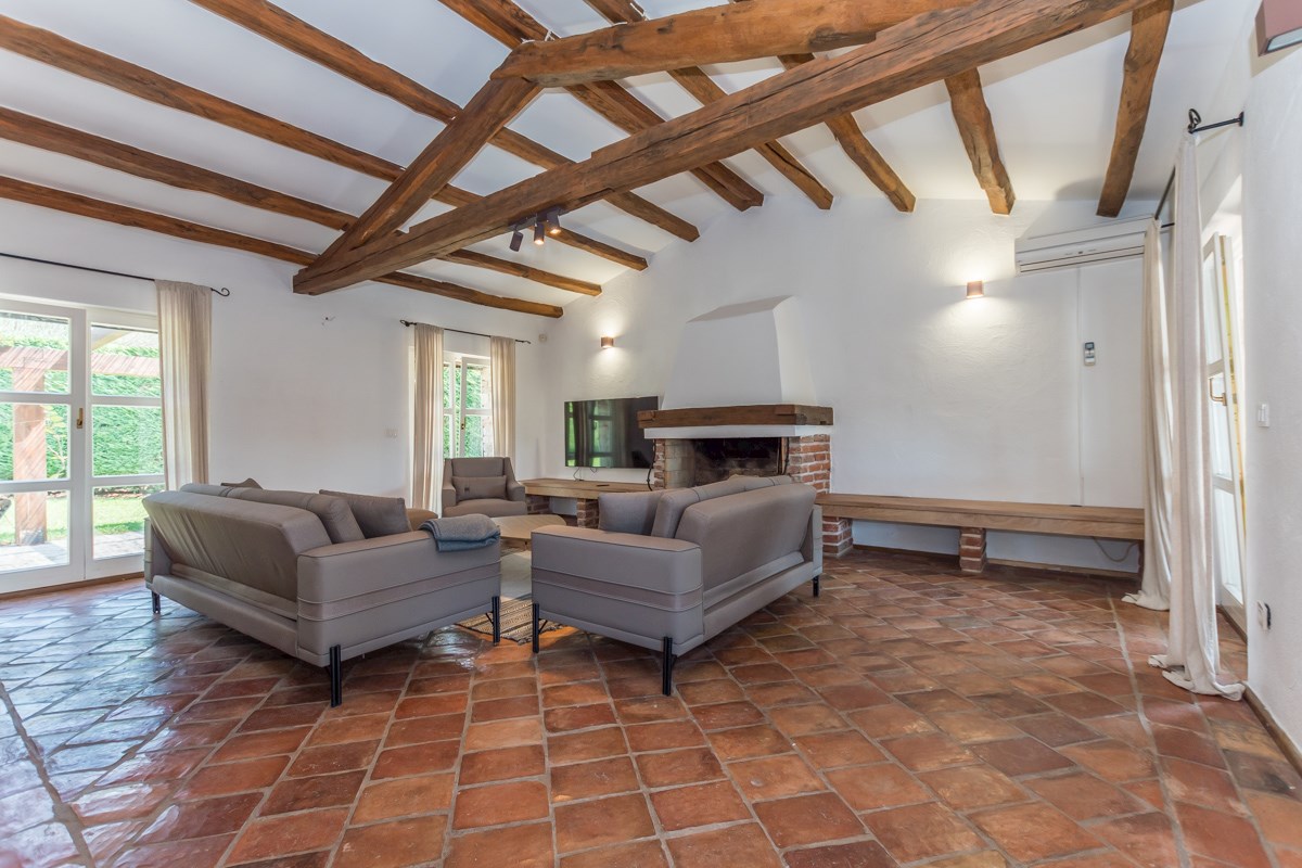 Poreč okolica, kamena vila s grijanim bazenom