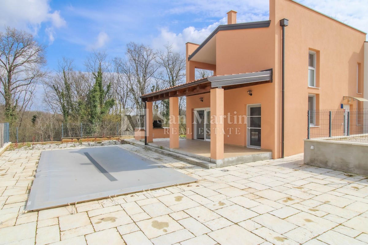 Poreč, Modern new building in a quiet location