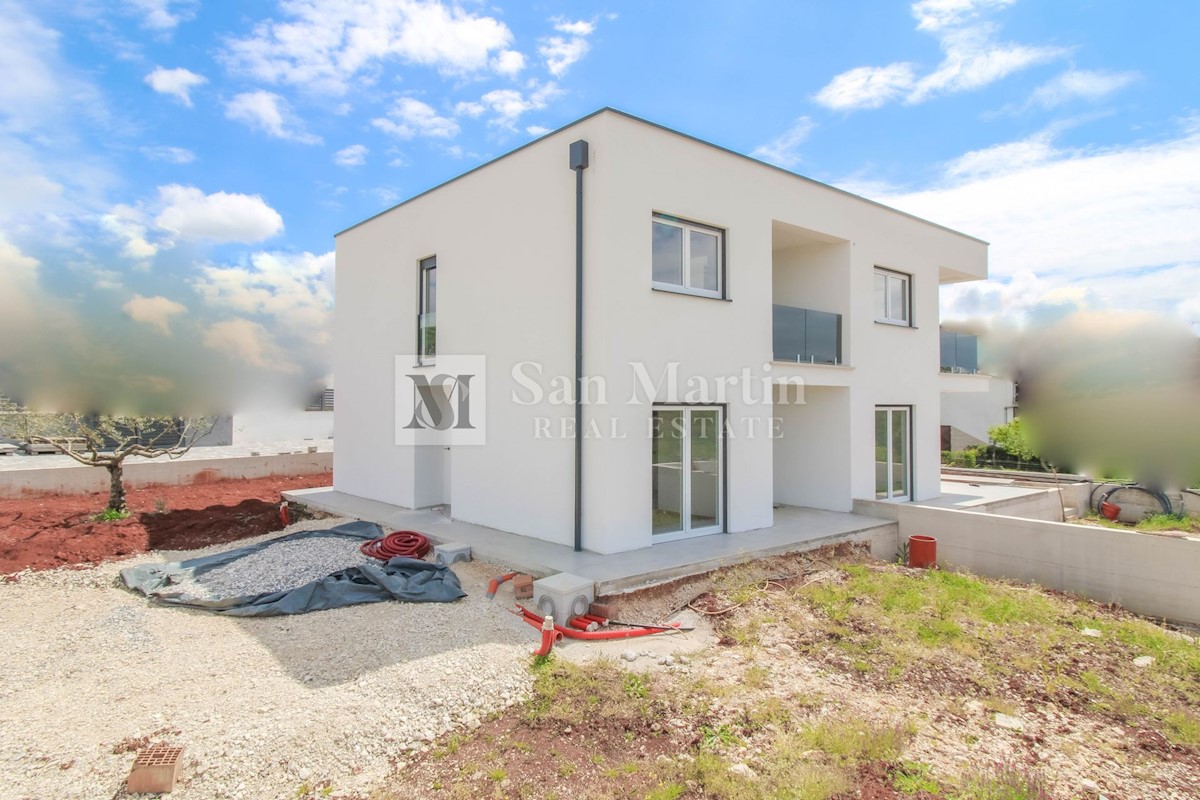 Poreč - semi-detached house in a great location