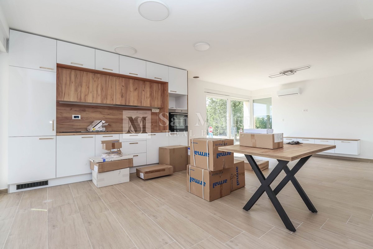 Poreč, Umgebung, Moderne Maisonette-Wohnung nicht weit vom Meer entfernt