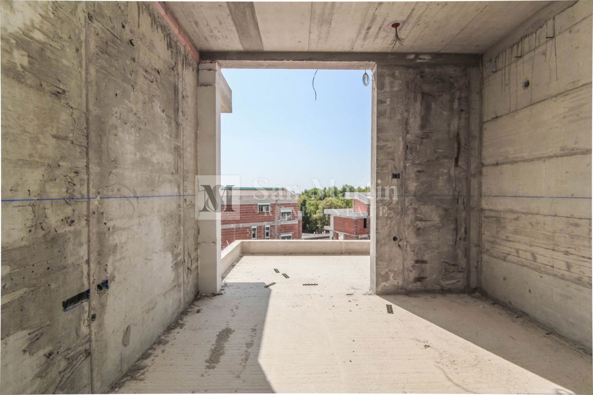 Poreč, moderner Neubau, Wohnung im zweites Stock.