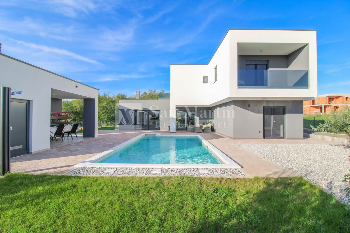 Poreč, surroundings - Modern house in the center of town
