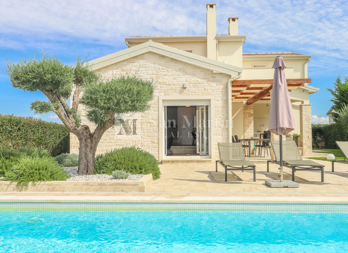 Poreč, Kuća s bazenom nedaleko od mora