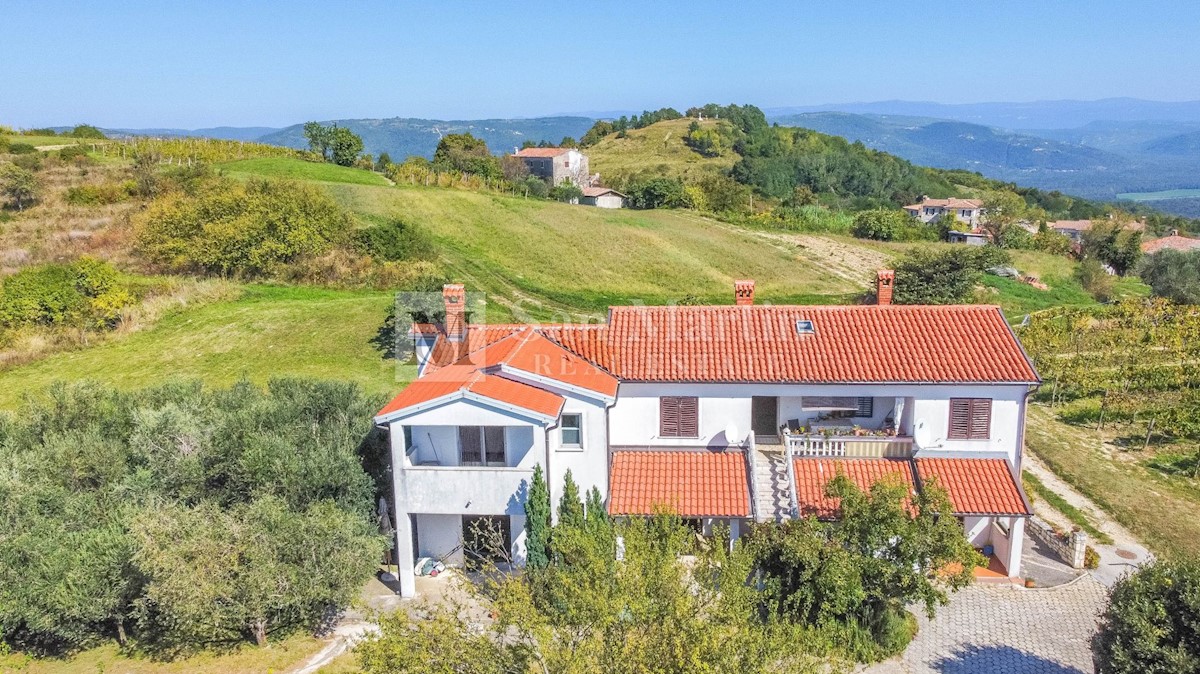 Poreč, okolica- kuća s 5 stanova, prekrasan otvoreni pogled