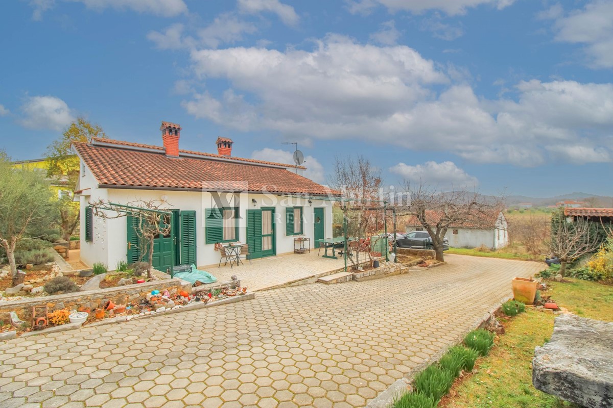 Poreč, surroundings - detached house with garage