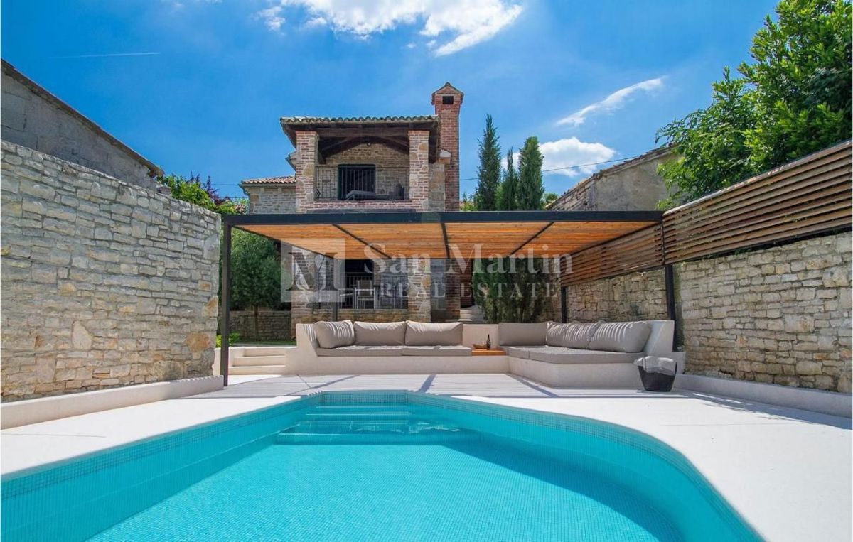 Poreč, okolica- Kamena kuća sa bazenom u mirnom mjestu