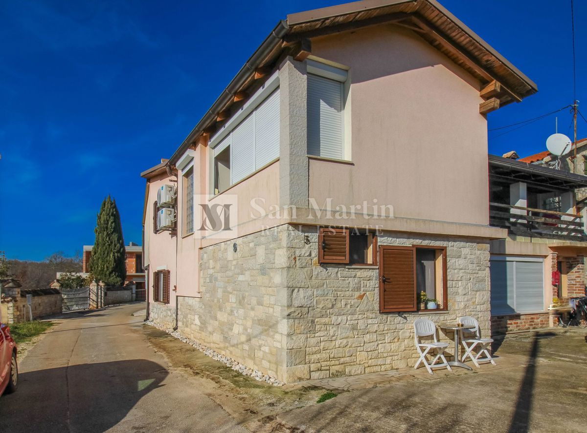 Poreč. okolica - Šarmantna obiteljska kuća