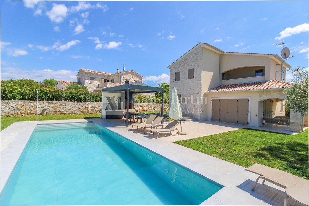 Poreč, Kamena kuća u mirnom okruženju