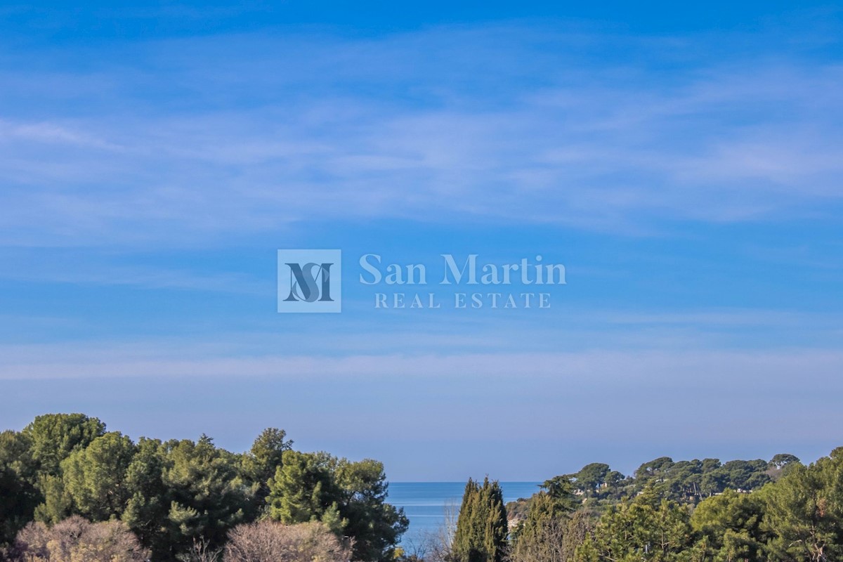 Poreč, Novo Naselje - an apartment with a lot of potential. Close to the sea and the center