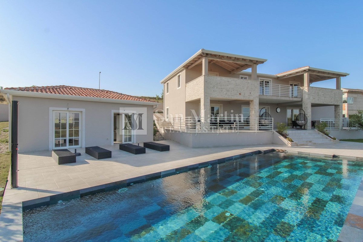 Poreč, surroundings - Detached villa with a panoramic view of nature