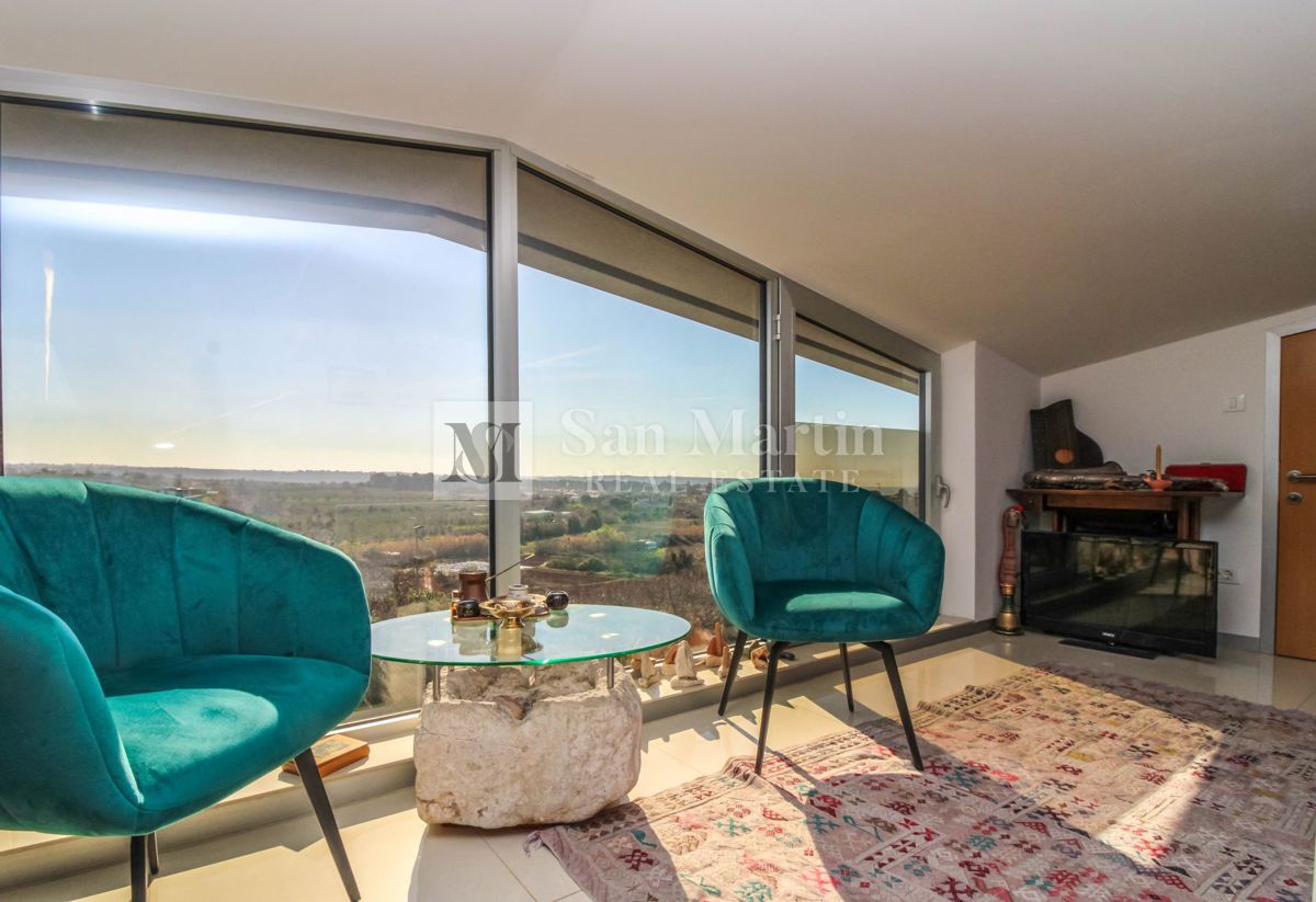 Novigrad-udoban, jednosoban prostrani stan sa pogledom