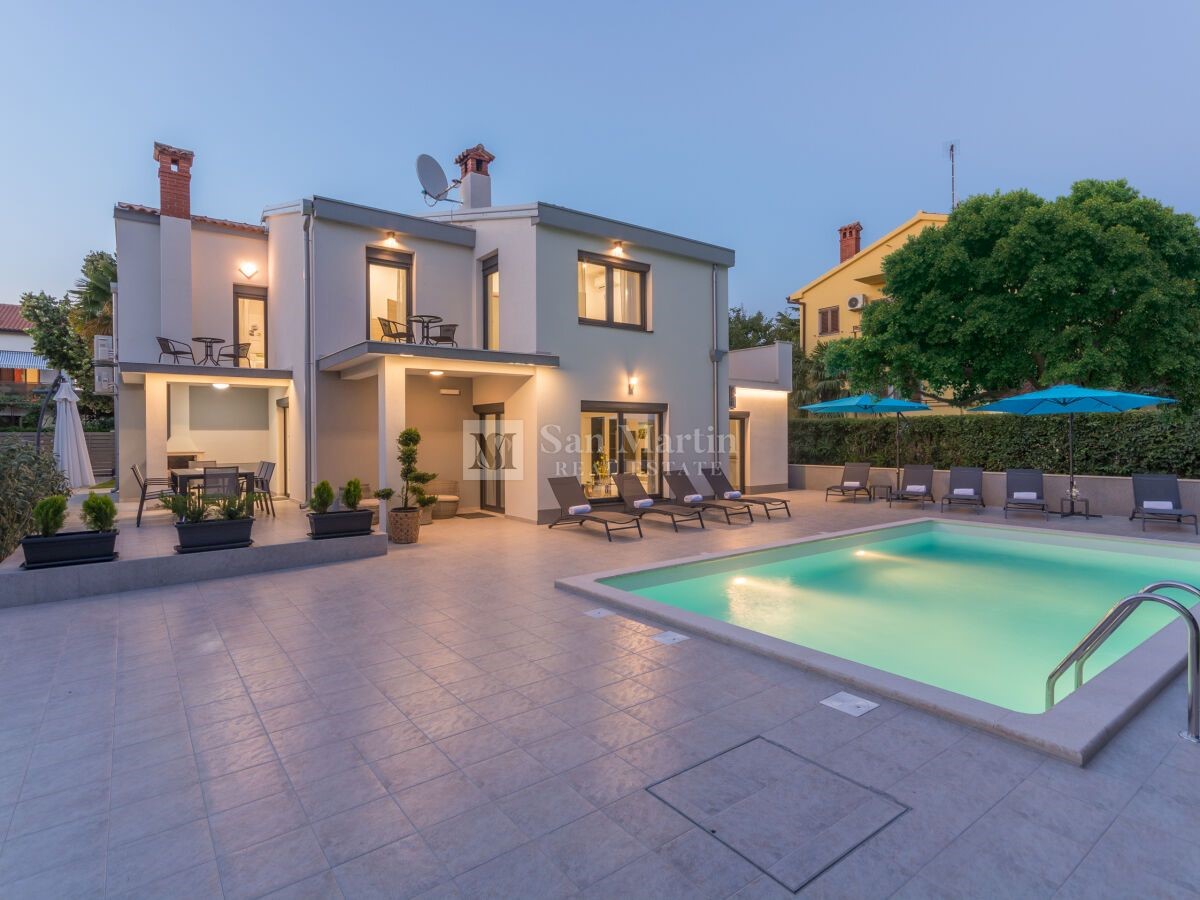 Poreč, samostojeća kuća na traženoj lokaciji, blizina mora