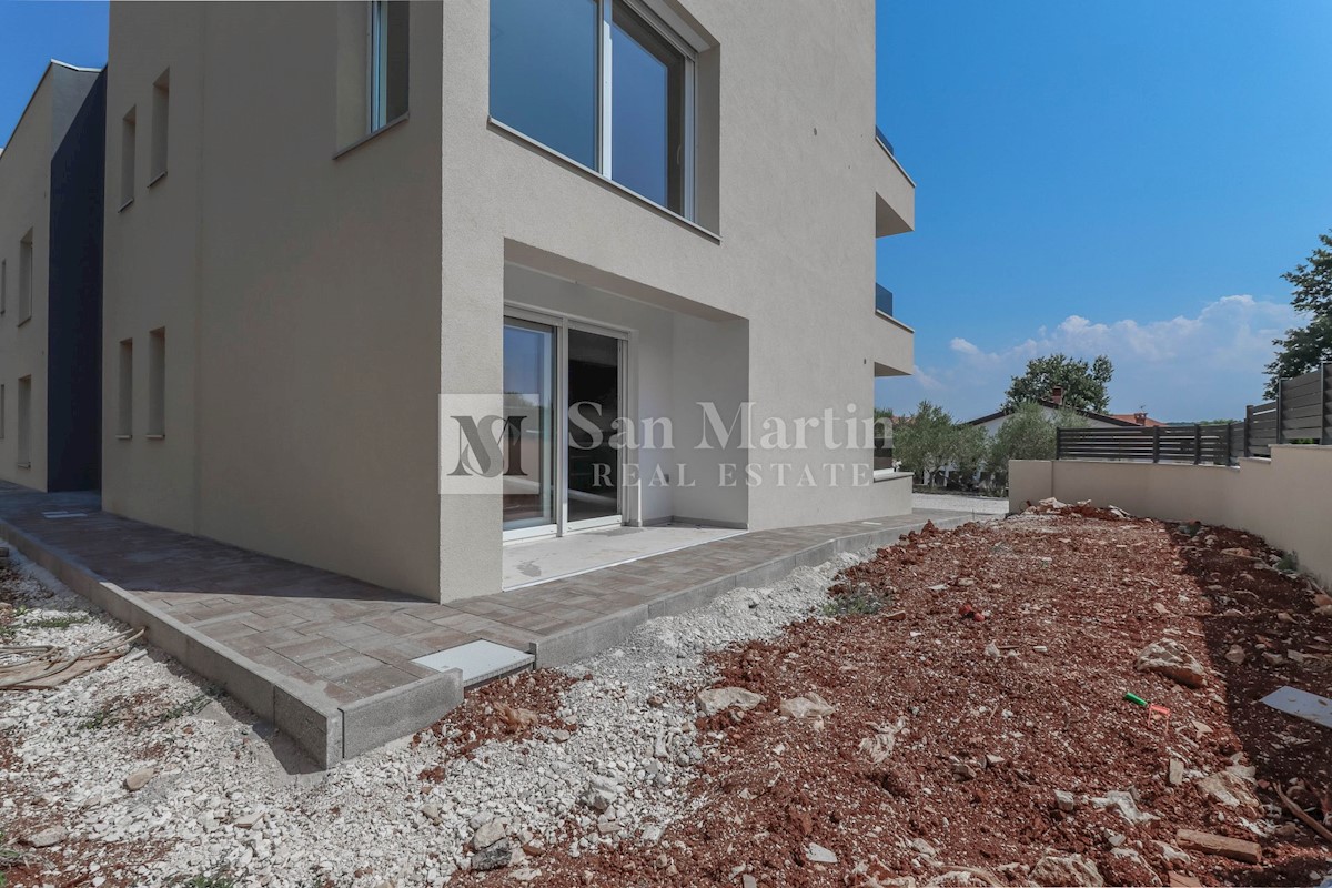 Poreč, surroundings, Modern apartment on the ground floor not far from the sea