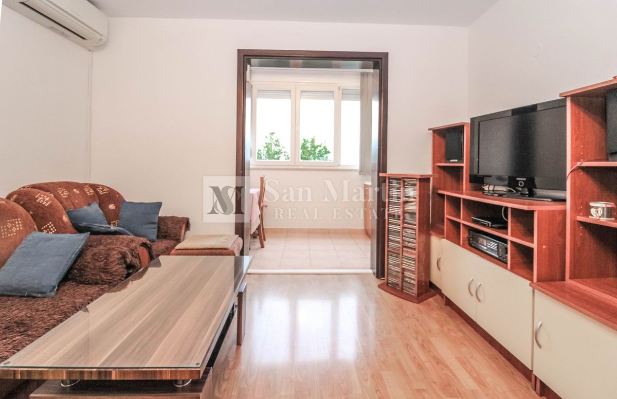 Novigrad-dvosoban stan 300 m od mora