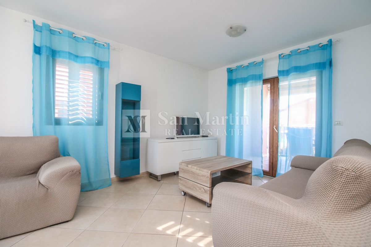 Novigrad, prekrasan stan na 1. katu blizu mora.