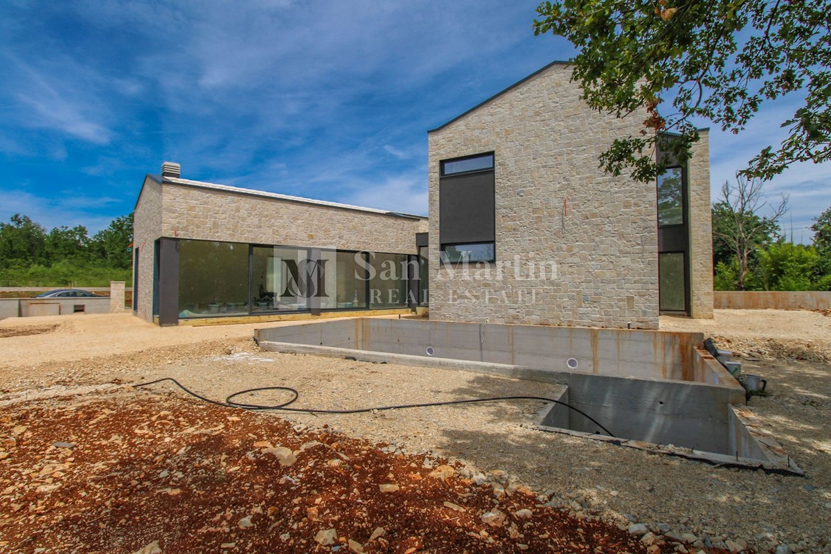 Poreč, a beautiful villa with a swimming pool in a quiet village