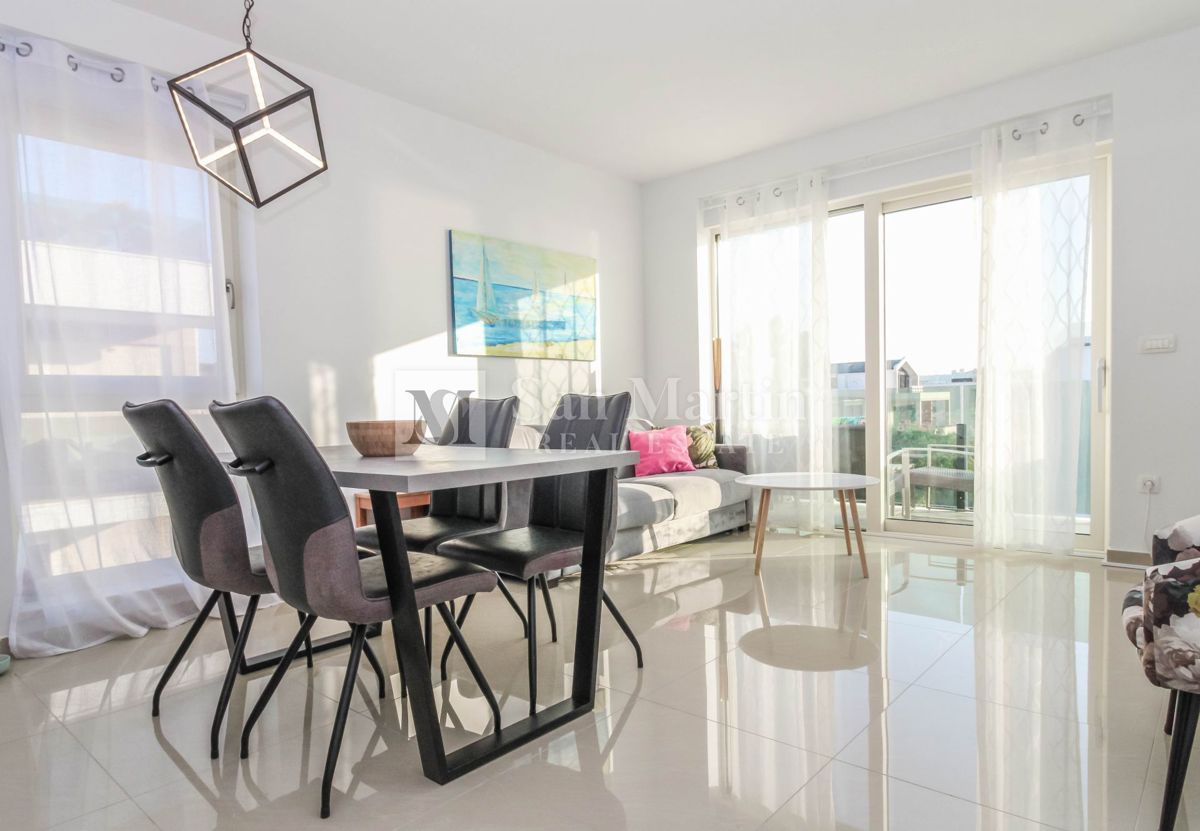 Novigrad- penthouse 1.red do mora s velikom krovnom terasa