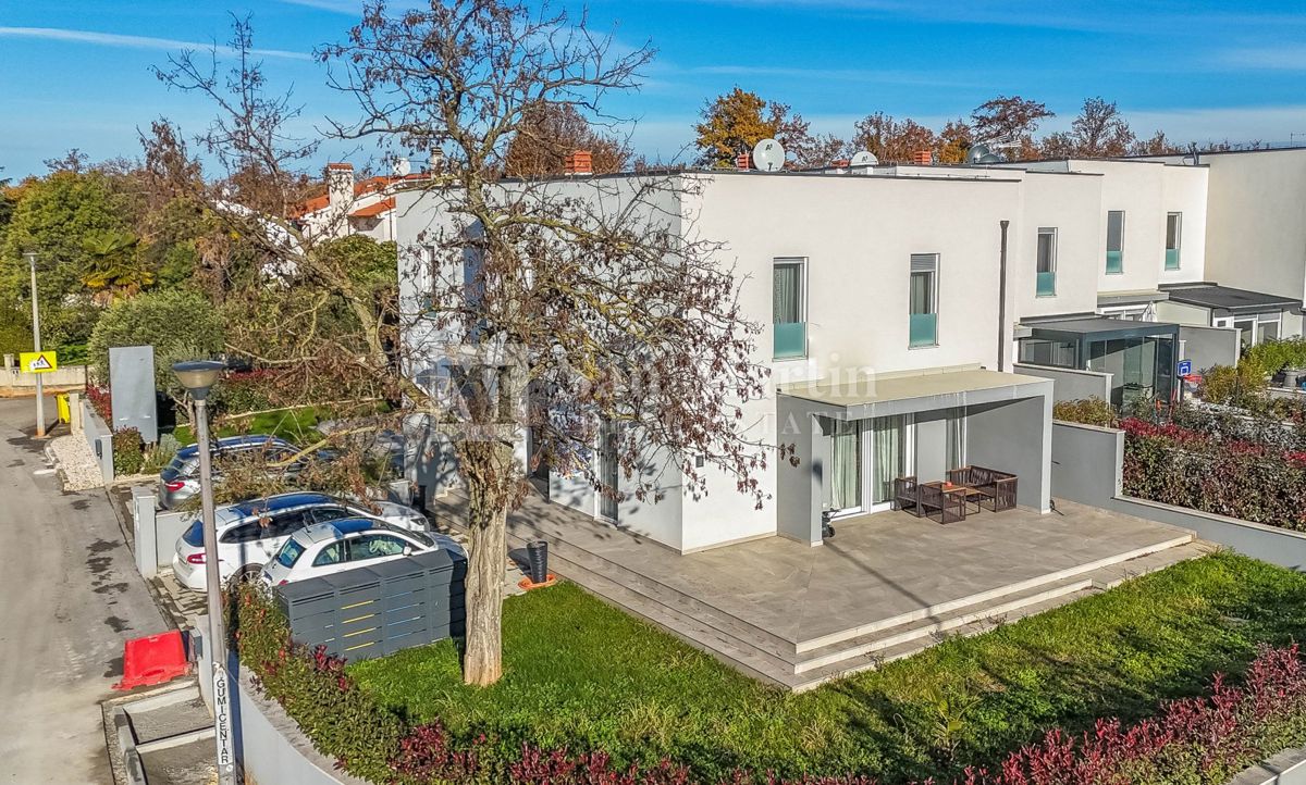 Poreč, okolica - prekrasna moderna kuća nedaleko od Poreča