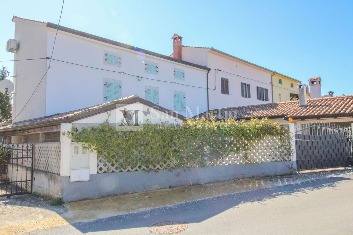 Poreč, okolica - prekrasno adaptirana kamena kuća s 4 spavaće sobe