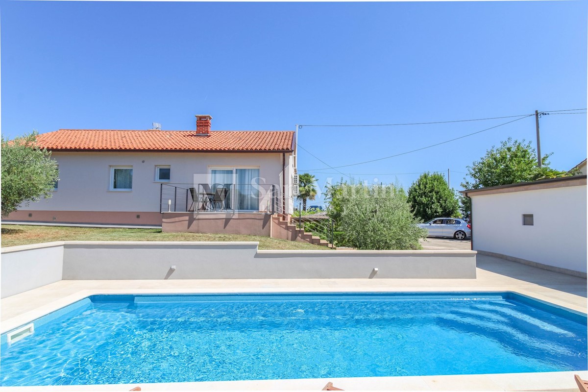 Poreč, prizemnica na velikoj okućnici