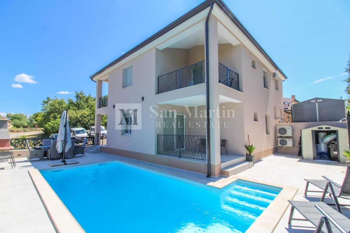 Poreč - semi-detached house with swimming pool in a quiet location