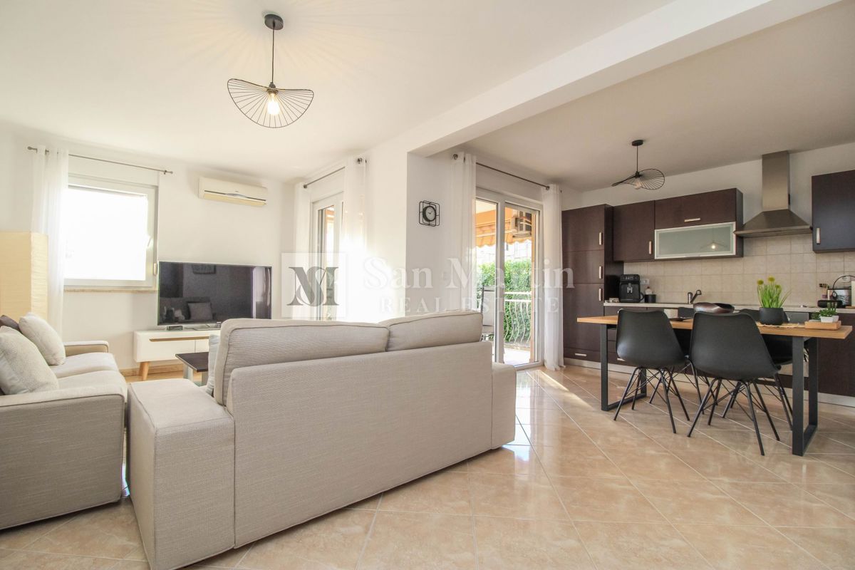 Poreč - Attractive apartment with a large garden, close to the sea