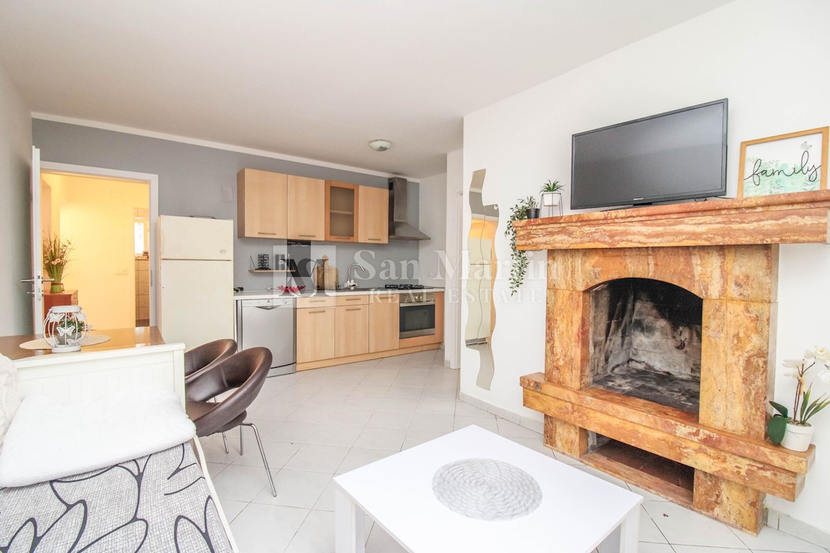 Poreč - apartment with two bedrooms. OPPORTUNITY!