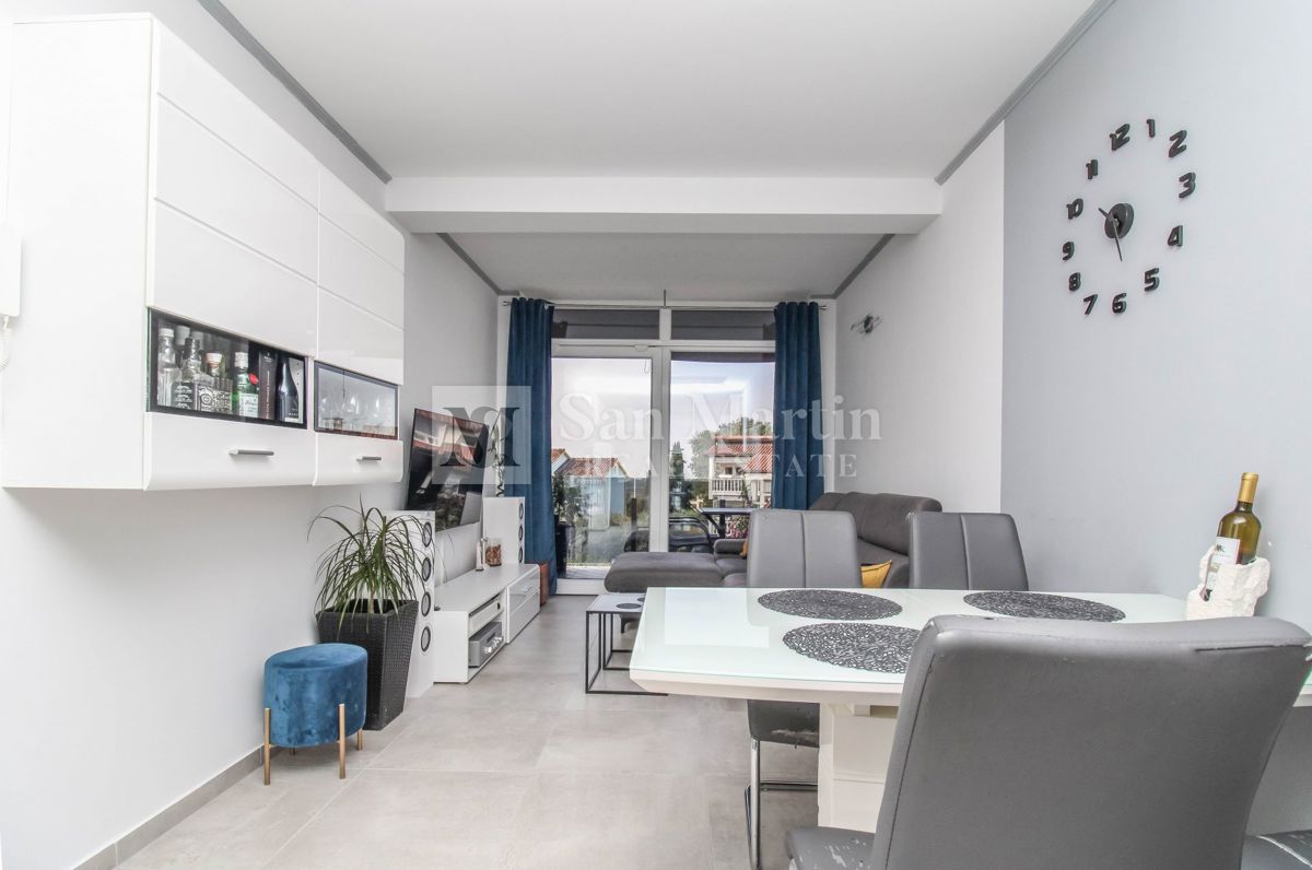 Poreč, surroundings - attractive apartment with sea view