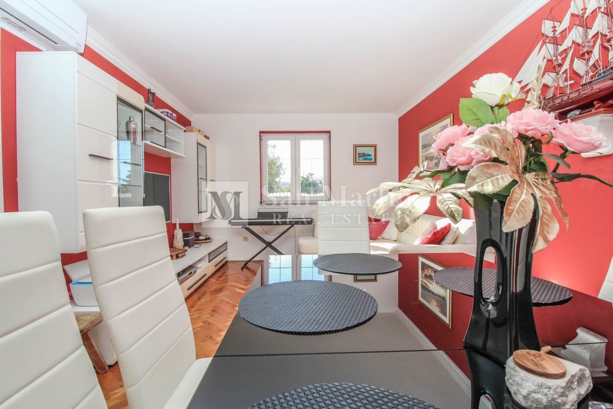 Poreč, a beautiful apartment with a pool and a large garden.