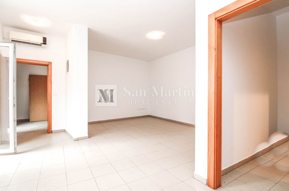 Novigrad- stan u prizemlju sa terasom