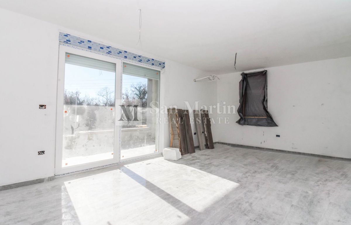 Poreč-surroundings, new construction apartment  on the 1st floor