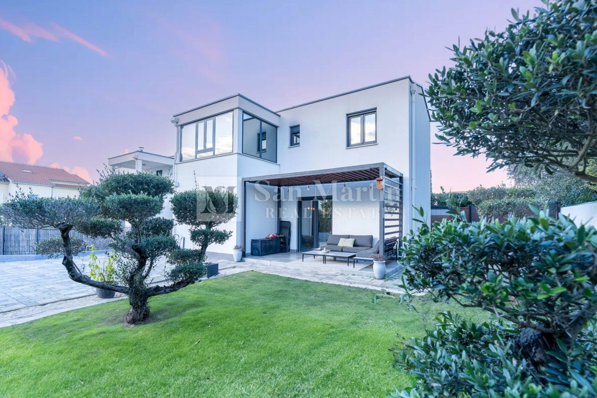 Poreč, okolica - Odlična kuća na traženoj lokaciji