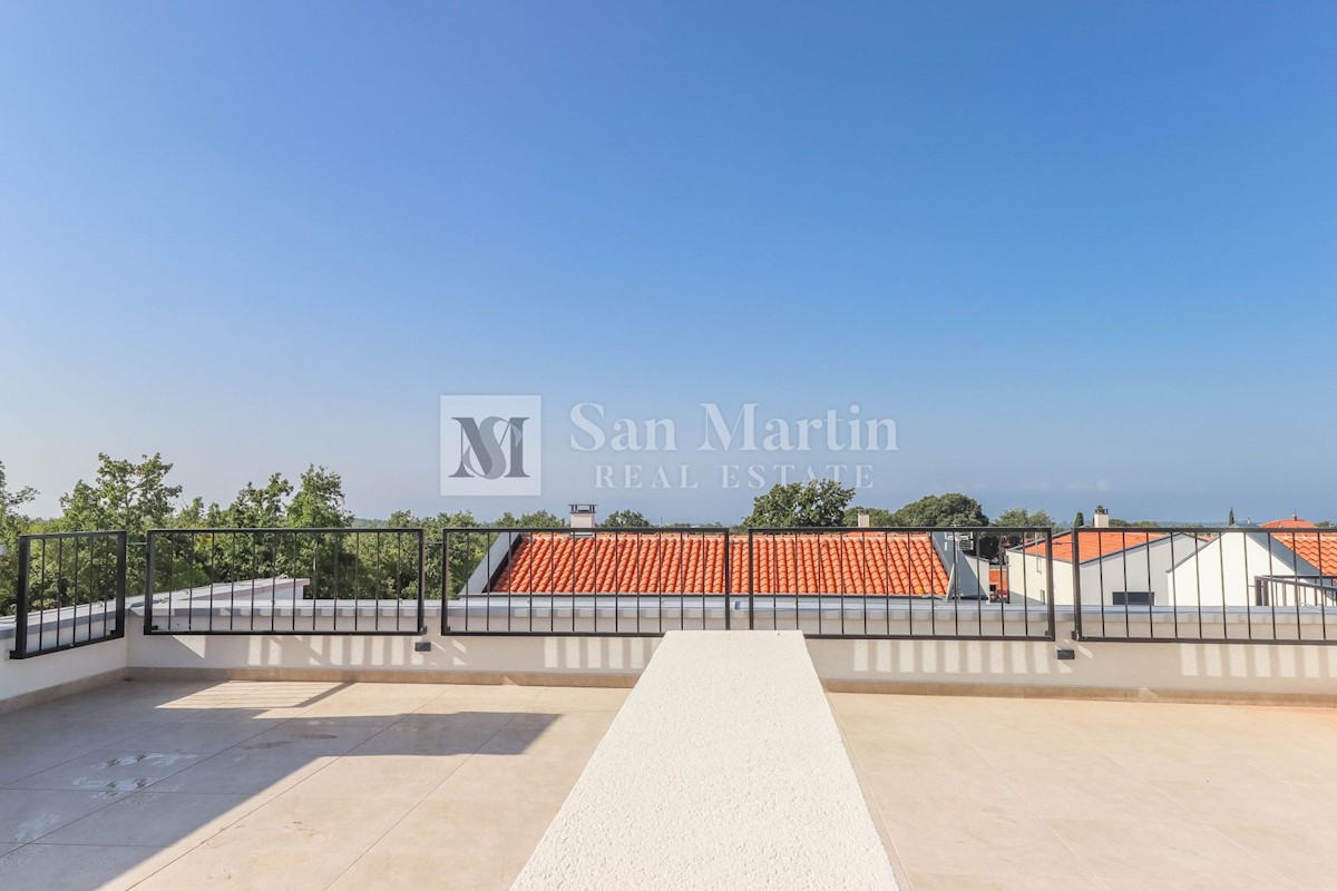 Poreč, suburb, Spacious apartment with a roof terrace and a panoramic view of the sea