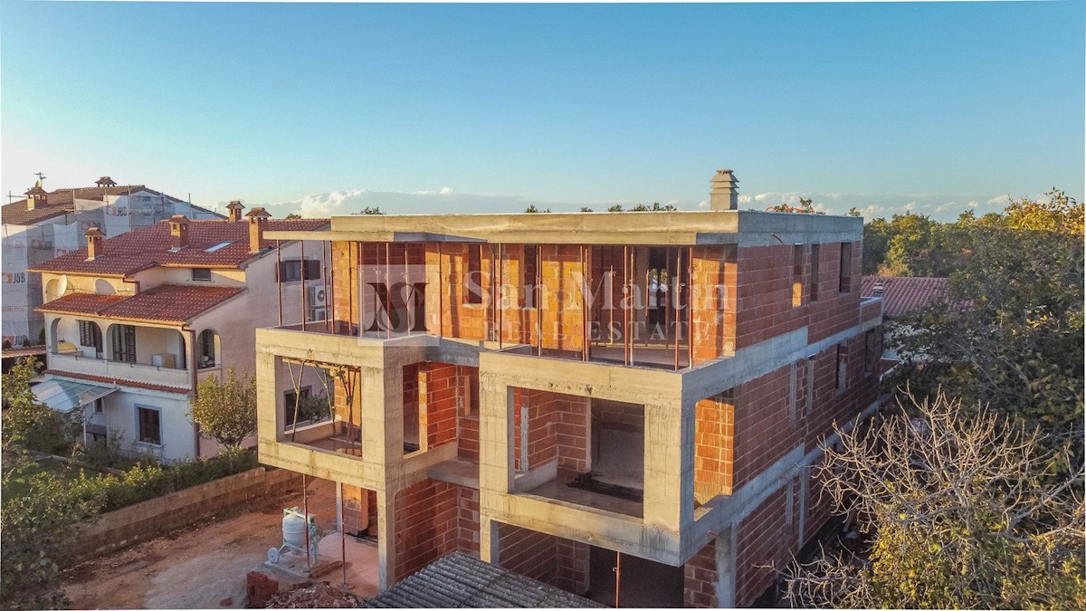 Poreč, surroundings, Spacious apartment with three bedrooms and large terraces