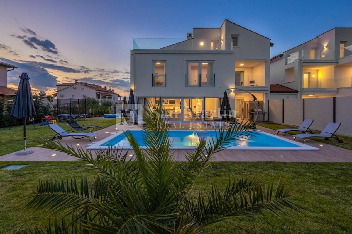 Poreč, okolica - moderna kuća s pogledom na prirodu i more