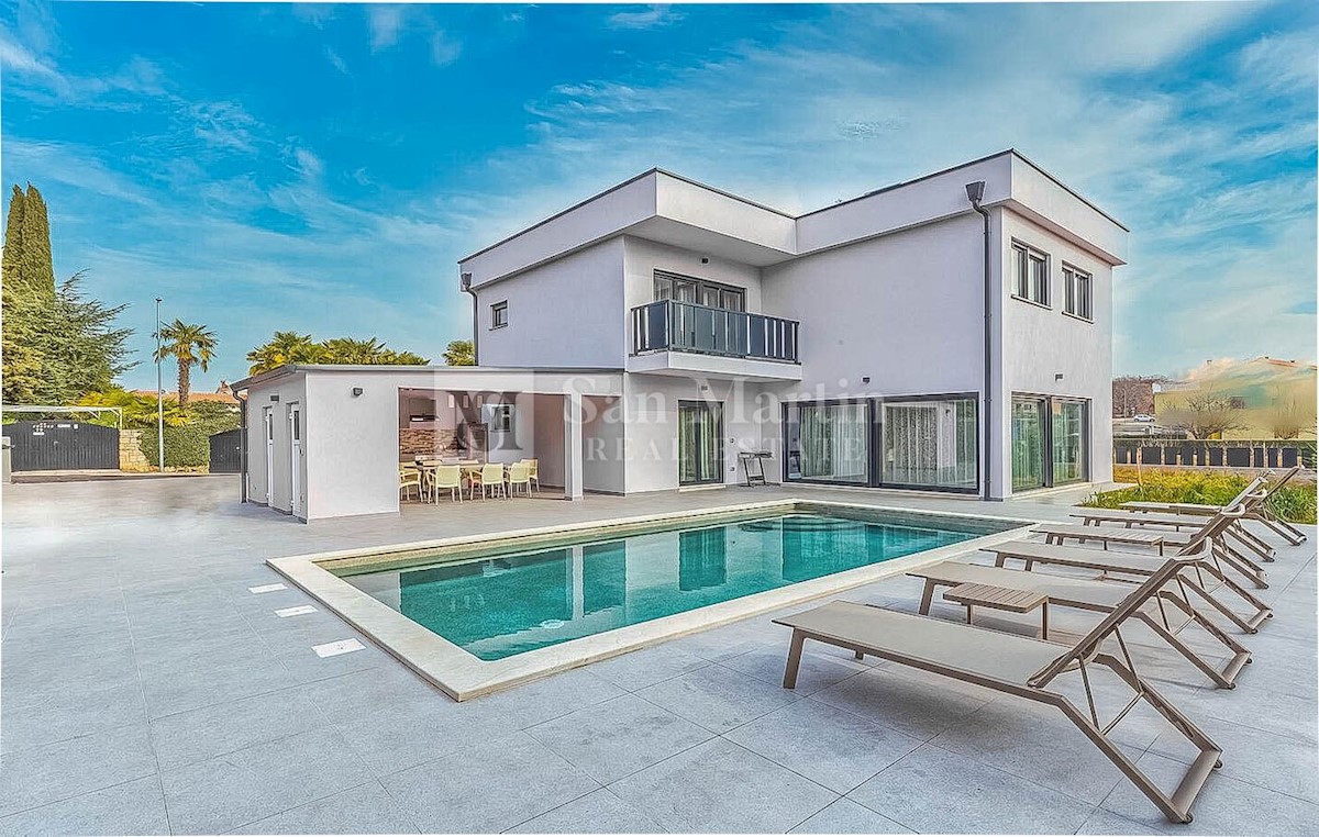 Poreč, Beautiful modern villa with pool near the sea and the city