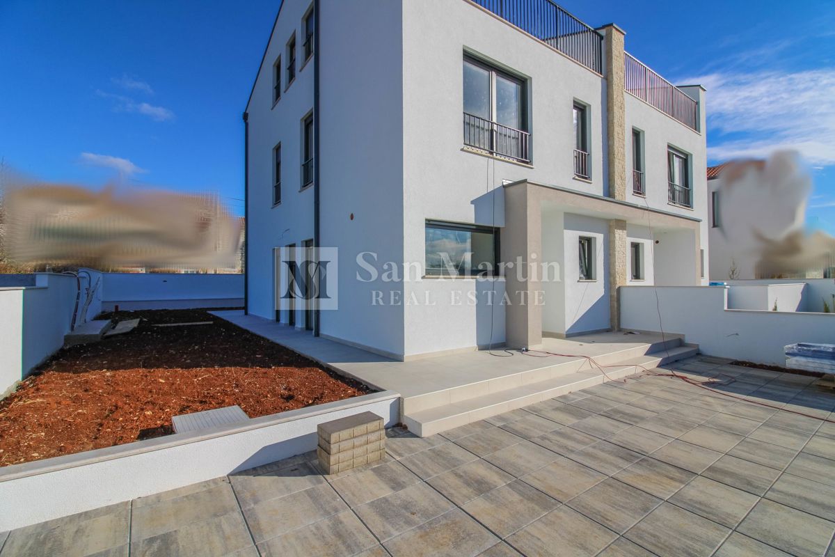 Poreč, okolica - Kuća u mirnom okruženju s pogledom na more.