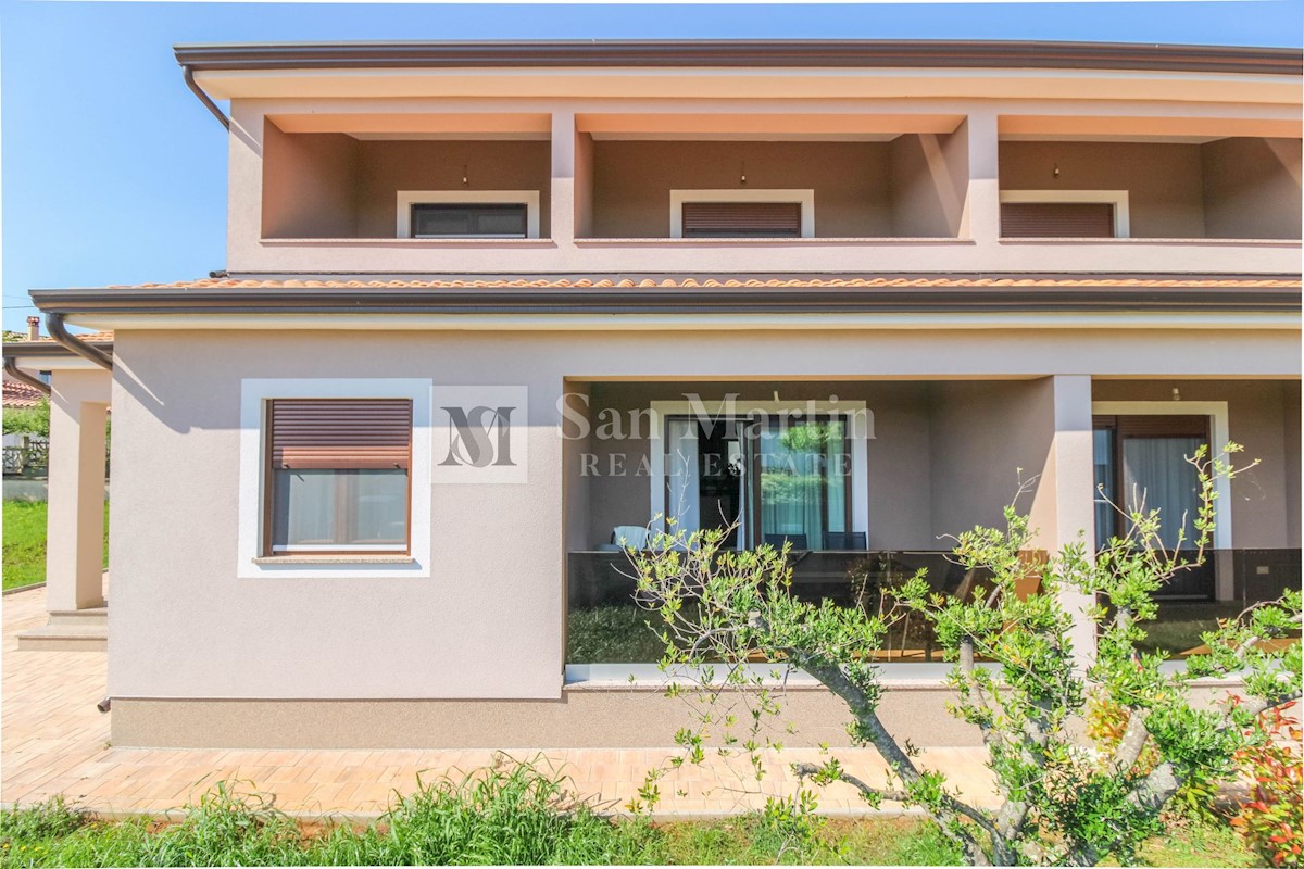 Poreč, Dvije kuće u mirnom mjestu nedaleko od mora