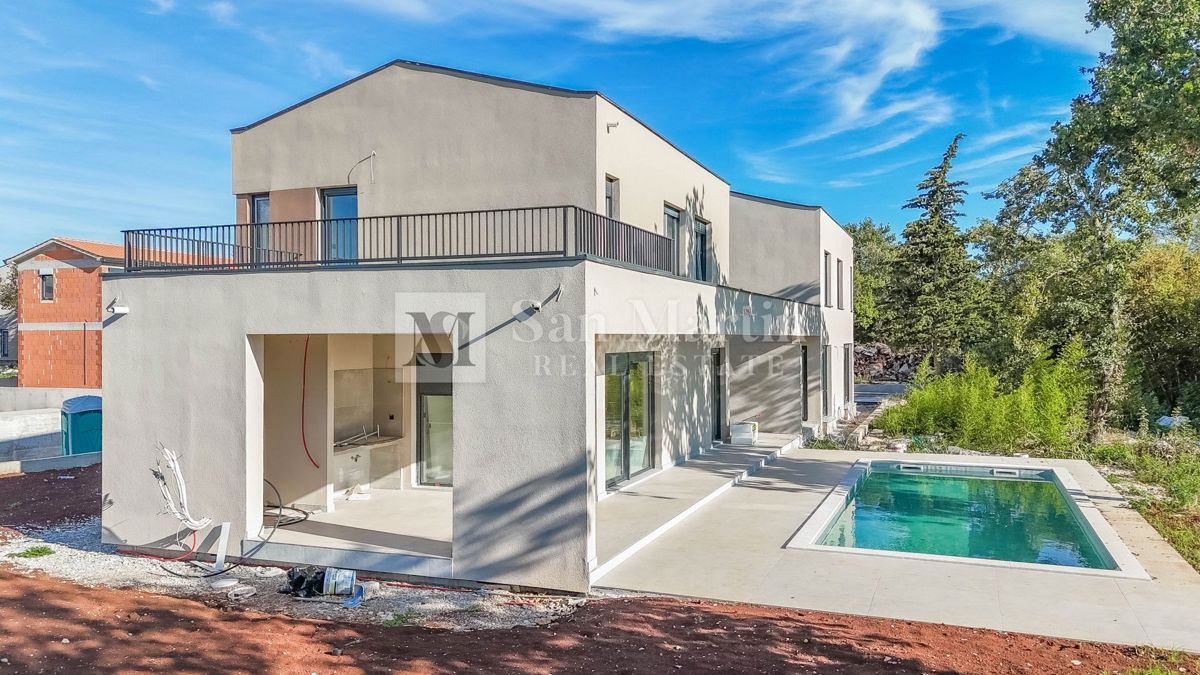 Poreč, designer furnished house with swimming pool