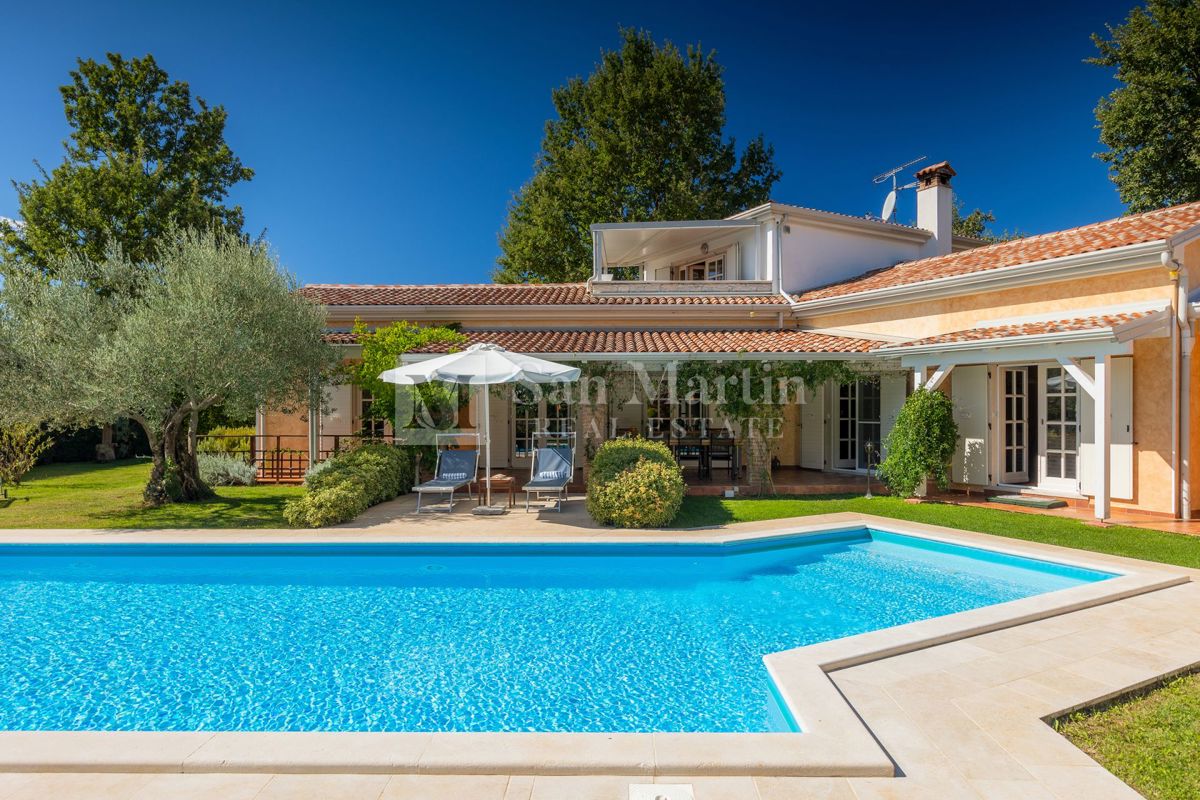 Poreč, okolica -samostojeća kuća okružena prirodom 