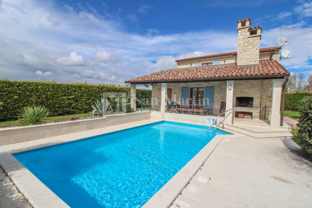 Poreč, okolica - kamena ljepotica na mirnoj lokaciji