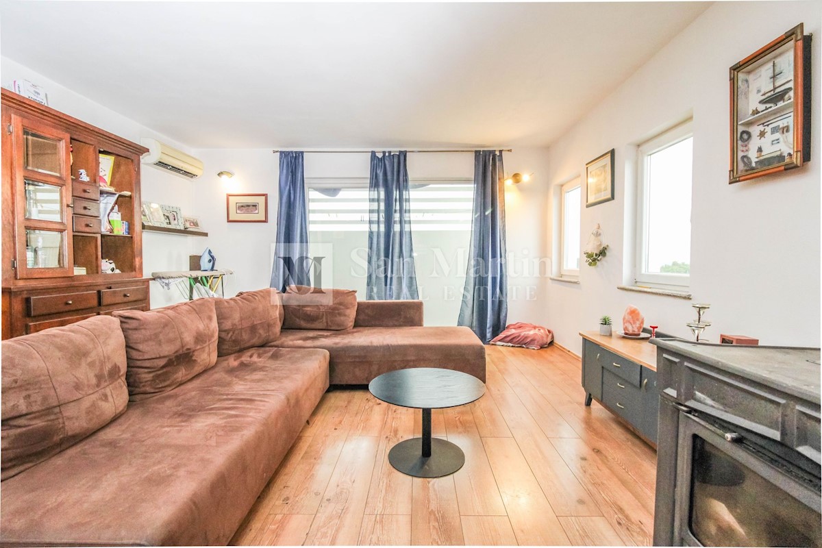 Poreč - surroundings, spacious apartment with sea view - OPPORTUNITY!!!