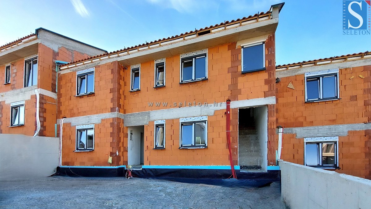 Poreč - surroundings, apartment under construction of 68 m2, 3 bedrooms, 2 parking spaces