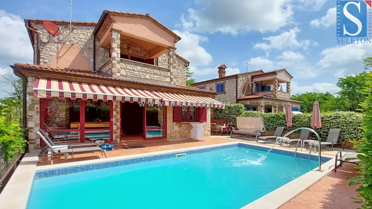 House with pool and sea view near Poreč